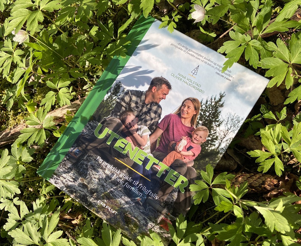 Friluftsflokken har nylig lansert boken "Utenetter - En guide til friluftsliv med hele familien". Videoevent sove ute med friluftsflokken og utenetter