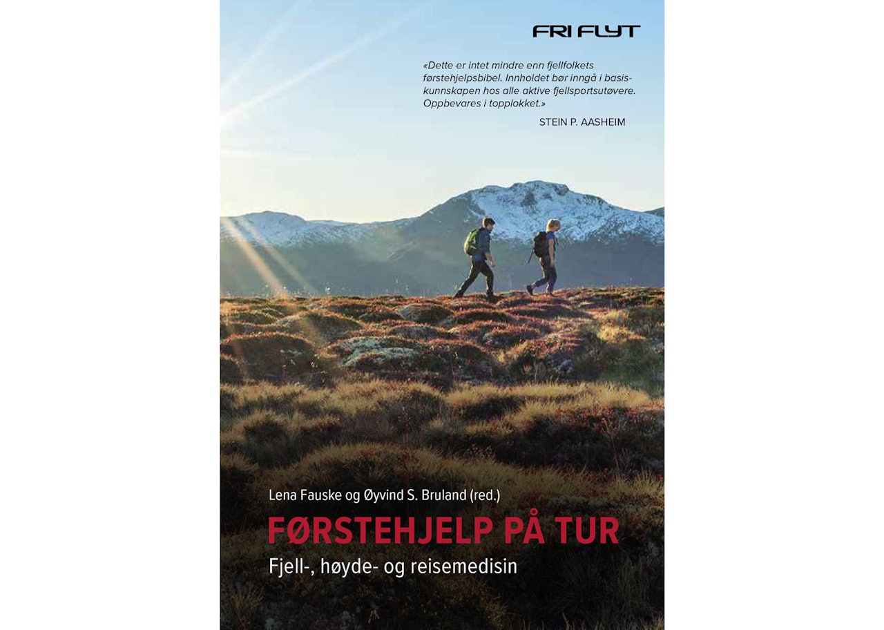 FØRSTEHJELP PÅ TUR: Boka kommer i revidert utgave og i lommeformat som fint får plass i tursekken. Boka er skrevet av Lena Fauske og Øyvind S Bruland, utgitt av Fri Flyt forlag FØRSTEHJELP PÅ TUR: Boka kommer i revidert utgave og i lommeformat som fint får plass i tursekken. Boka er skrevet av Lena Fauske og Øyvind S Bruland, utgitt av Fri Flyt forlag