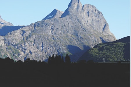ROMSDALSHORN: Ett av de mest markante fjellene i Romsdalen. Foto: Sandra Lappegard  Romsdalshorn