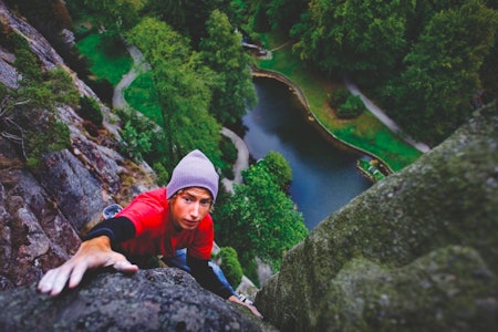 BRATT I SØR: Hvilke klatrefelt du skal velge på Sørlandet, handler først og fremst om hva slags klatring du ønsker å gjøre, hvilket nivå du er på, men også om hvilken tid på året du er her. Foto: Linett Eriksen Birkeland klatring på sørlandet