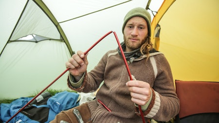 DENNE KAN DU FIKSE: Ingen grunn til å deppe over en knekt teltstang når du vet hvordan den kan repareres!