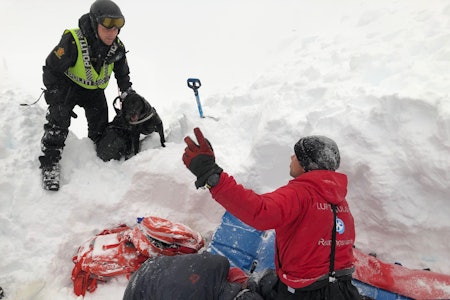 REDNINGEN: For litt over ett år siden ble Trond Løkke hentet ut av skredet, ikke langt fra Trollfjordhytta i Vesterålen. Foto: Redningsmannskapet kameratredning skredet ved trollfjordhytta Trond løkke