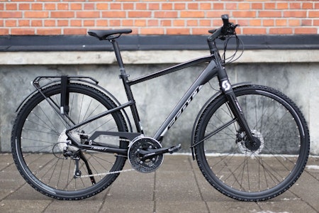 AKADEMIKER: Scott Silence 20 er praktisk anlagt. Er du kun opptatt av å få jobben gjort får du full pakke her. Dynamo, bagasjebærer, 30 gir og solide skjermer. sykkel