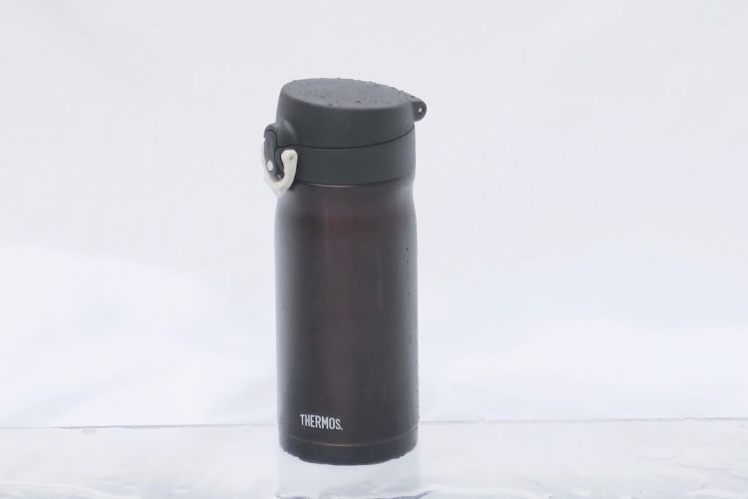 Liten og het: Thermos JMY lever opp til navnet på produsenten ved å være koppen i testen som holder aller best på varmen. Liten og het: Thermos JMY lever opp til navnet på produsenten ved å være koppen i testen som holder aller best på varmen.