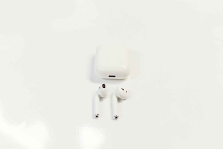 BEST BATTERI: Apples Airpods overbeviser med lang batterikapasitet og det minste ladeetuiet i testen vår av trådløse øreplugger.  BEST BATTERI: Apples Airpods overbeviser med lang batterikapasitet og det minste ladeetuiet.