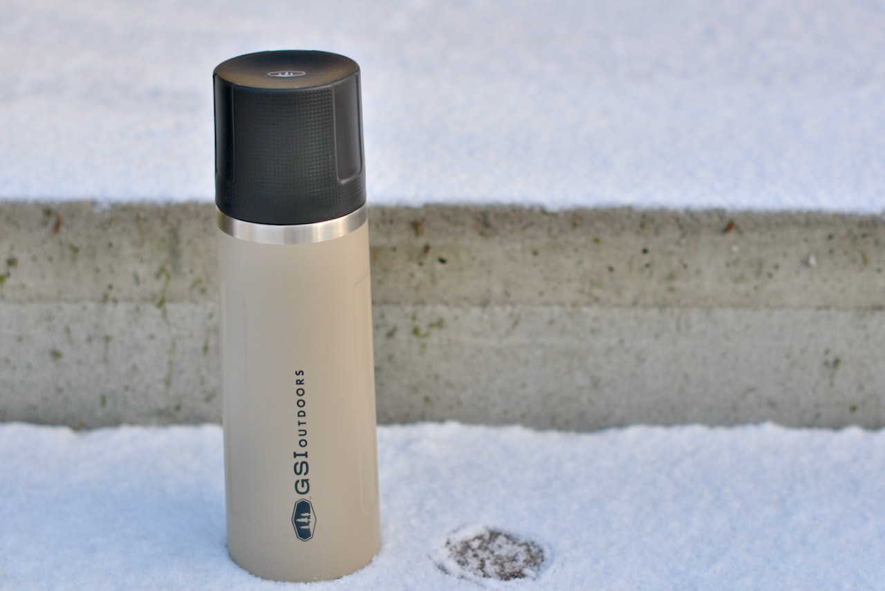 ROBUST OG GOD: Glacier 1 liters termos holder godt på varmen og har lav vekt. GSI Glacier 1 liters termos