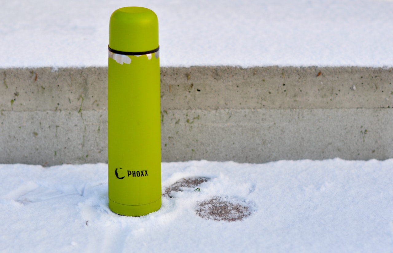 LITEN OG LETT: Phoxx-termosen er lett og billig. Men den holder ikke super-godt på varmen. Phoxx Termos