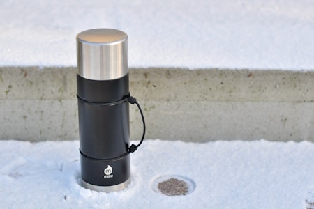 STILIG: Den rustfrie ståltermosen fra Mizu er moderne og flott Mizu V10 Stainless steel Bottle