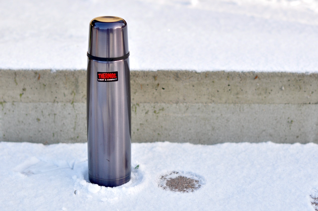 LETT OG SLANK: Thermos Light & Compact er lett, men holder godt på varmen Thermos Light and Compact