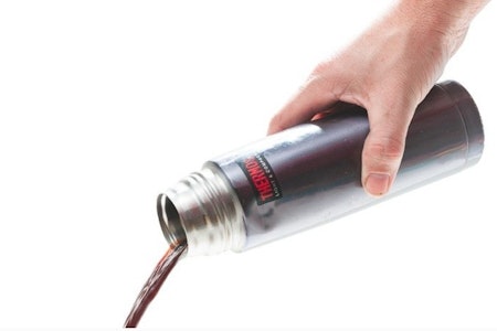 GENIAL: Termosen pleier å være blant høydepunktene i tursekken. Det kan vi takke en kjemiprofessor og to tyske glassblåsere for. Foto: Geir Anders Rybakken Ørslien GENIAL: Termosen pleier å være blant høydepunktene i tursekken. Det kan vi takke en kjemiprofessor og to tyske glassblåsere for. Foto: Geir Anders Rybakken Ørslien