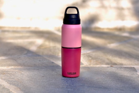 STILIG: Camelbak Multibev ser fin ut og kommer i mange farger. Foto: Øyvind Aas Camelbak Multibev test