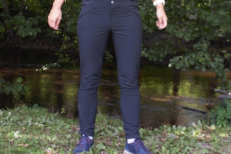 LETT OG MINIMALISTISK: Norrøna Falketind Flex Slim er inspirert at klassiske løpetights. Foto: Anders Holtet test av Norrøna Falketind fleks slim pants