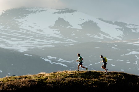 I STEGET: Erlend Sande og Tore Meirik tester terrengløpe på myk fjellsti. Foto: Martin I. Dalen I STEGET: Erlend Sande og Tore Meirik tester terrengløpe på myk fjellsti. Foto: Martin I. Dalen