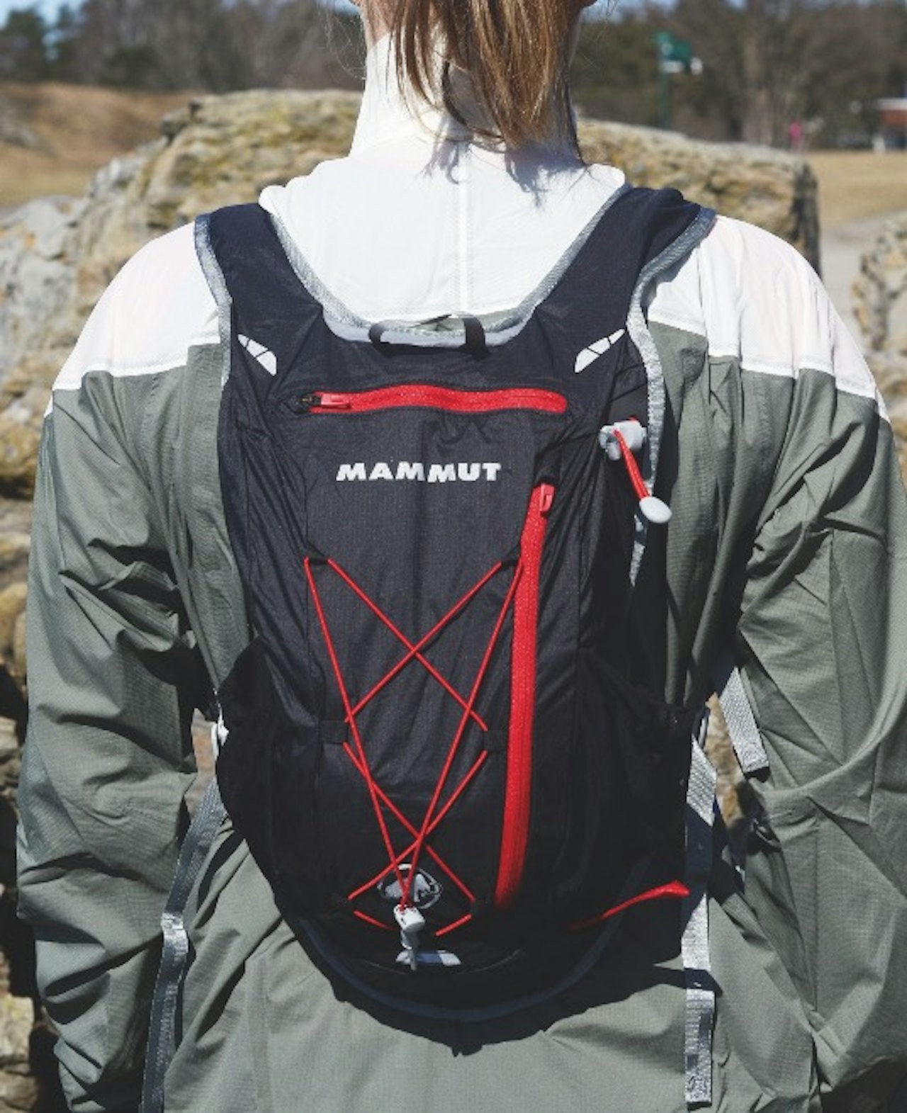 Test av Mammut MTR 141 7 løpesekk svart løpesekk på ryggen