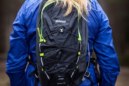 Lett og romslig: Løpesekken Bergans Rondane 12 L Løpesekken Bergans Rondane 12 L på ryggen
