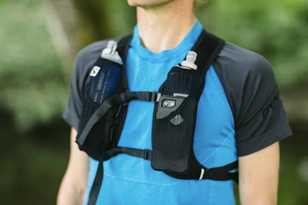 LETT VEST: Salomon Agile 2 er lett og rimelig. Den har plass akkurat det du trenger på en varm løpetur og ingenting annet. Alle foto: Kristoffer H. Kippernes Test av Salomon Agile 2
