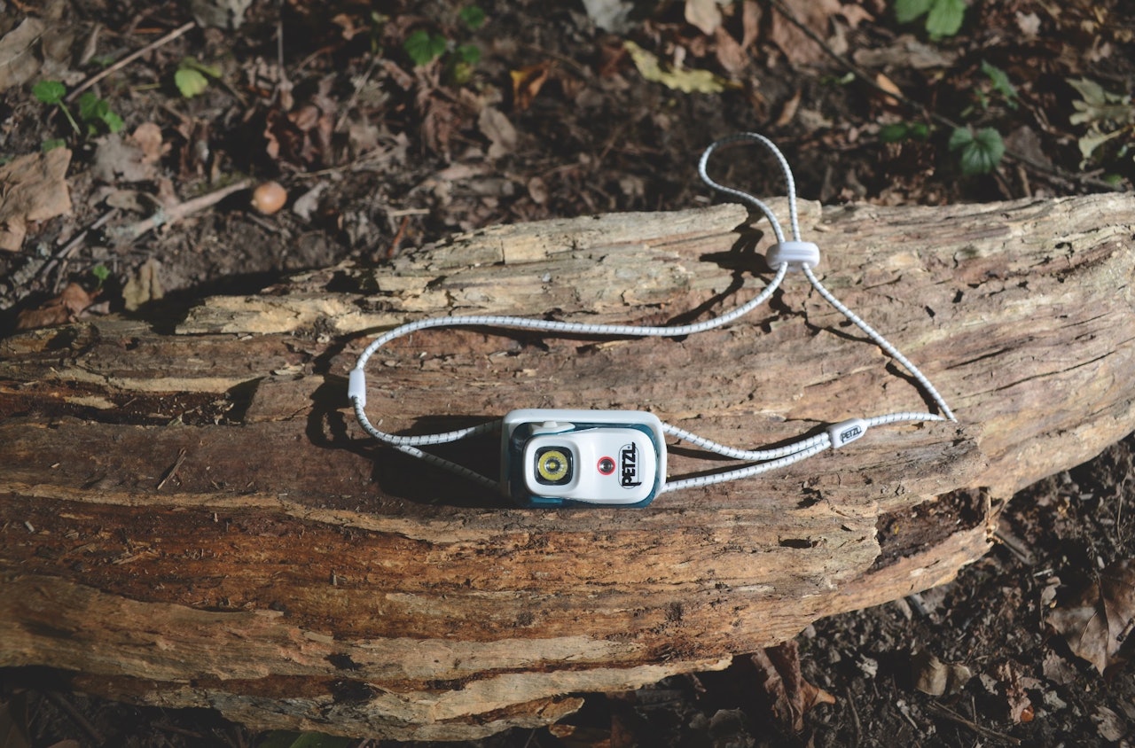 TEST AV HODELYKTER: Denne lille dingsen veier bare 40 gram. Foto:  Øyvind Aas PETZL Bindi