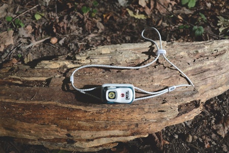 TEST AV HODELYKTER: Denne lille dingsen veier bare 40 gram. Foto:  Øyvind Aas PETZL Bindi