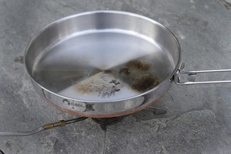 TESTET: Eagle Products sin stekepanne i rustfritt stål. Foto: Egill Danielsen Test av Eagle Products stekepanne i stål