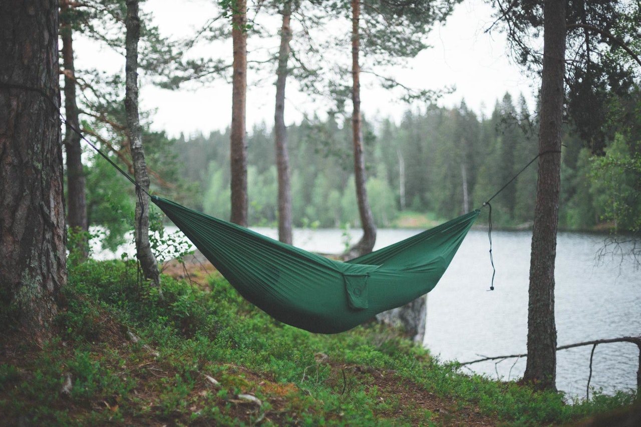 Hengekøyene fra Ticket To The Moon håndlages i Indonesia, i materialer fra samme fabrikk som produserer fallskjermer. Test av Ticket to the Moon Lighest