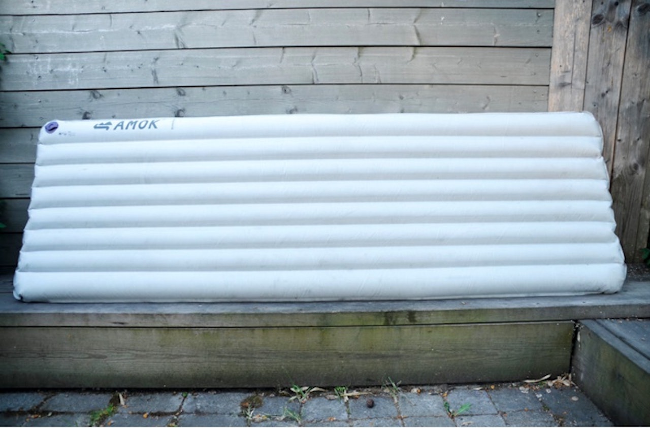 Amok Inflatable Insulated Pad. Foto: Sandra Lappegard Wangberg Amok Fjøl liggeunderlag test