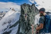 FJELLTURER I JOTUNHEIMEN: Din første tur, eller den neste. Vi har samlet turtips og råd for deg som vil til Jotunheimen i sommer. Her fra den legendariske Smørstabbtind-traversen, Foto: Bård Basberg fjellturer i jotunheimen guide