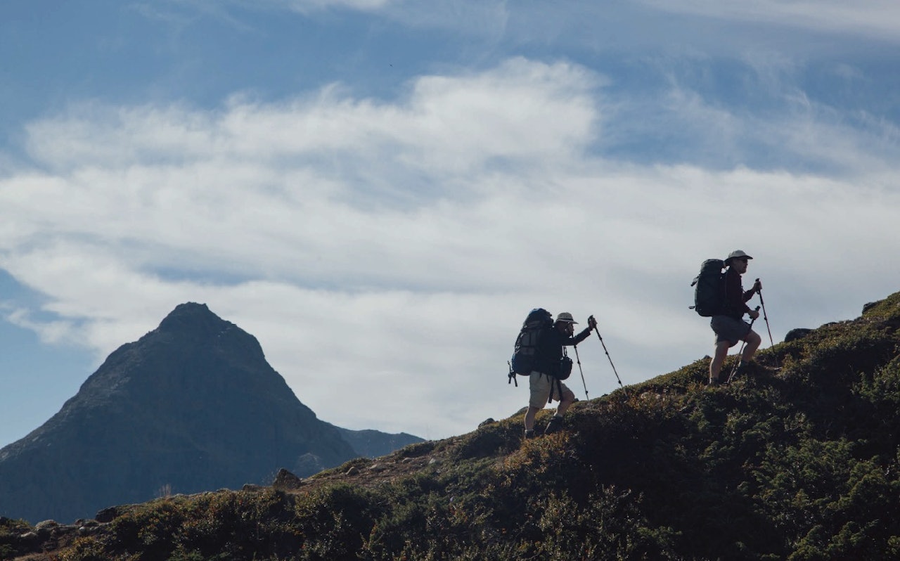 FØRSTEINNTRYKK: Våre irske venner er imponert over det dramatiske landskapet gjennom Jotunheimen. Foto: Kieran Kolle Ukestur i jotunheimen gjendesheim til øvre årdal
