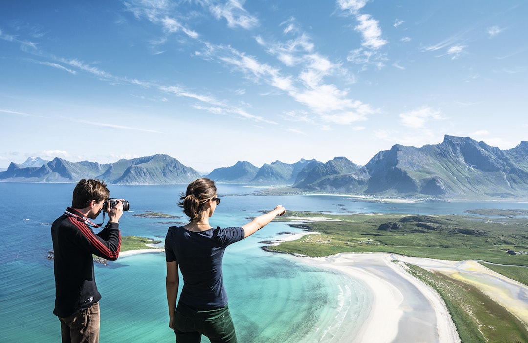 Ytresandheia i Flakstad er en enkel tur, men en slående utsikt hele veien opp mot toppen. Foto: Jon Olav Larsen Ytresandheia i Flakstad er en enkel tur, men en slående utsikt hele veien opp mot toppen. Foto: Jon Olav Larsen