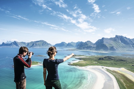 Ytresandheia i Flakstad er en enkel tur, men en slående utsikt hele veien opp mot toppen. Foto: Jon Olav Larsen Ytresandheia i Flakstad Lofoten