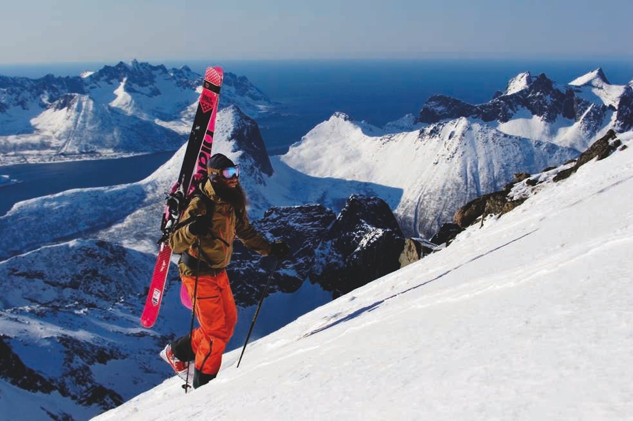 TOPPTUR PÅ SENJA: Ragnar Tøndel på vei opp mot Keipen. Foto: Matti Bernitz TOPPTUR PÅ SENJA: Ragnar Tøndel på vei opp mot Keipen. Foto: Matti Bernitz