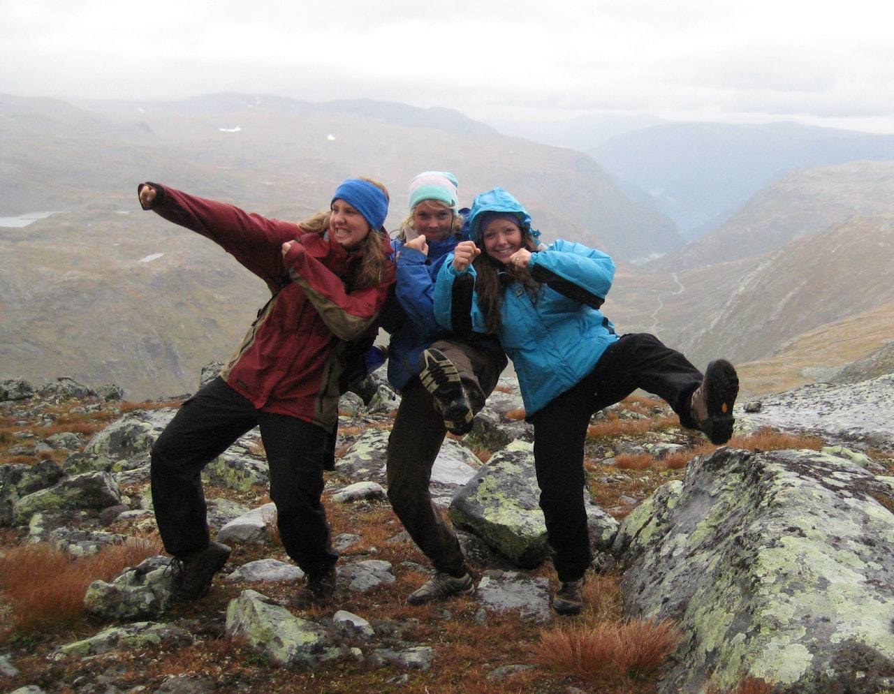 10. juni legger de tre turjentene ut på Norge på langs-tur. frøkner på langs