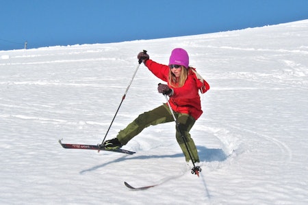 Mange sportsbutikker lover at en barneski, helt uten innsving, er «perfekt til lek og moro». Det kan føre til mange undøvendige nederlag for barnet. Foto: Pål-Trygve Gamme Mange sportsbutikker lover at en barneski, helt uten innsving, er «perfekt til lek og moro». Det kan føre til mange undøvendige nederlag for barnet. Foto: Pål-Trygve Gamme