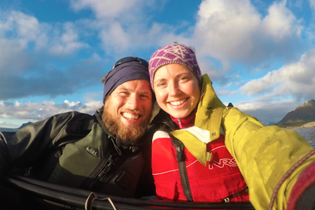 PADLELYKKE: Andreas Skagøy og Elise Theoline Skagøy under sin treukers-tur med kajakken i Vesterålen og Lofoten. Foto: Privat ekteparet skagøy billig kajakkutstyr