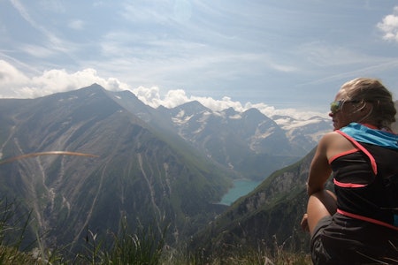 GROSSGLOCKNER ULTRA: På vift lags løypa dagen før start. Høg på livet i slike omgivnader! GROSSGLOCKNER ULTRA: På vift lags løypa dagen før start. Høg på livet i slike omgivnader!