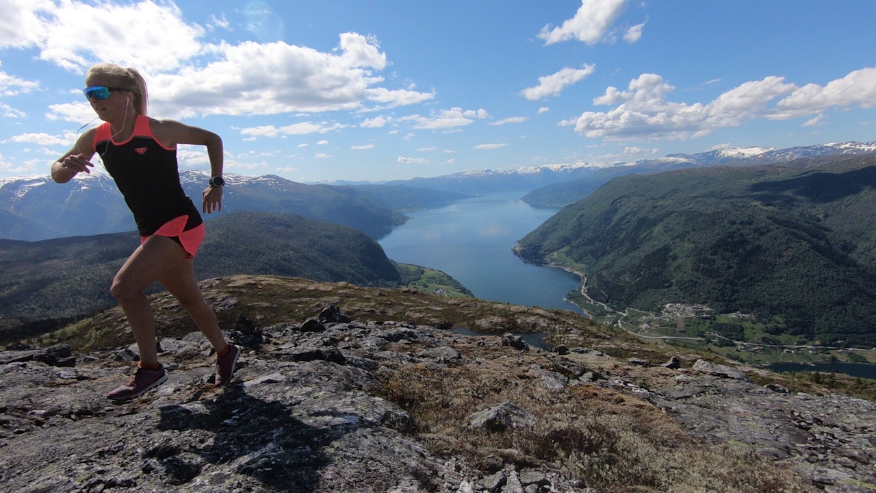 NYTT SPRANG: Ei pirrande stemme i hovudet seier: «Dette var noko nytt. Aldri prøvd å springe så lang. Kor ille kan det vere? Gøy å ha gjort det!» malene haukøy fjelløping