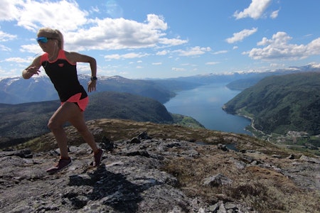 NYTT SPRANG: Ei pirrande stemme i hovudet seier: «Dette var noko nytt. Aldri prøvd å springe så lang. Kor ille kan det vere? Gøy å ha gjort det!» malene haukøy fjelløping