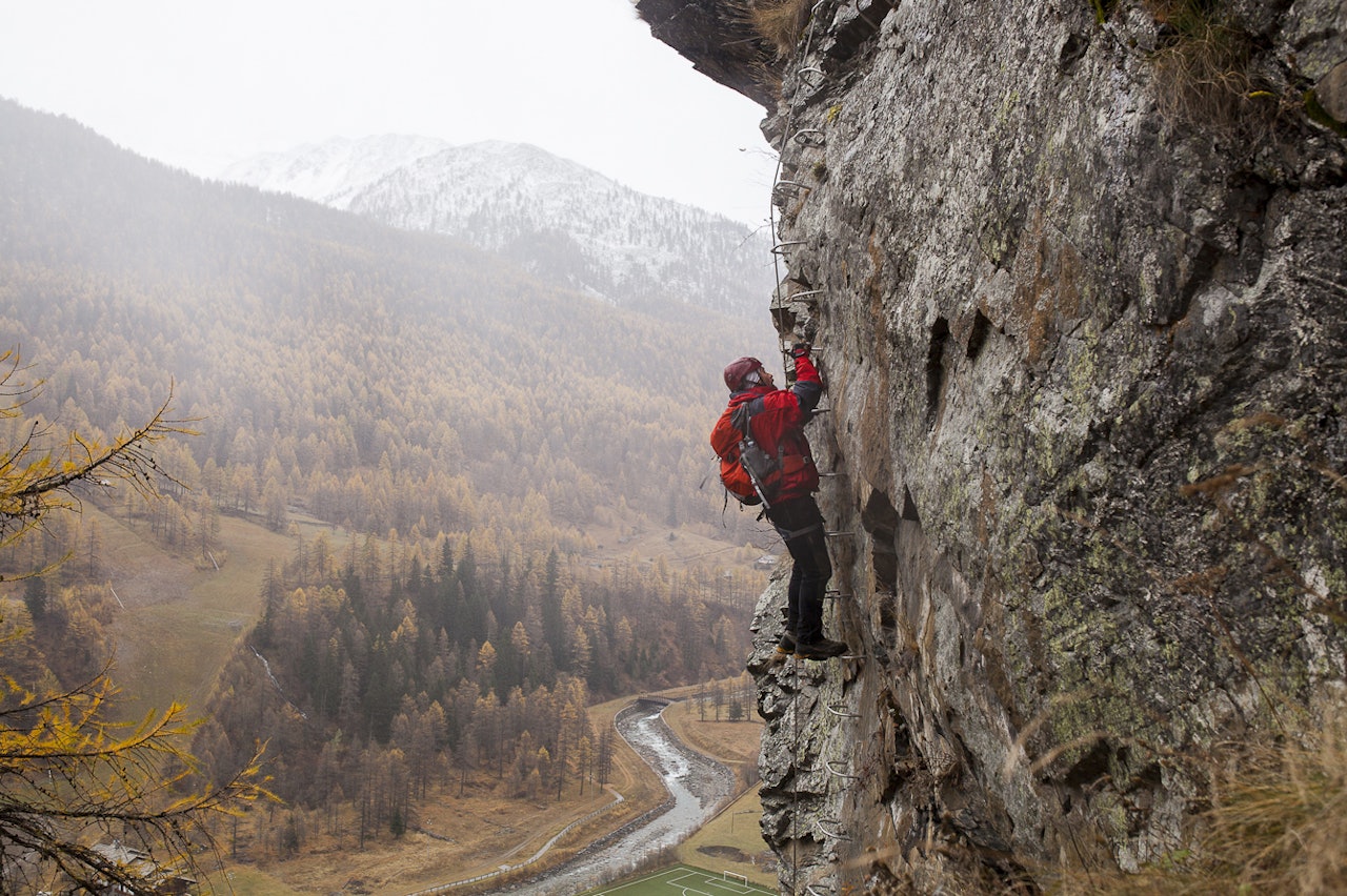 AOSTADALEN: Via Ferrata ved bygda Chanavey i Italia. Foto: Marte Stensland Jørgensen Via Ferrata ved bygda Chanavey i Aosta i Italia. Foto: Marte Stensland Jørgensen