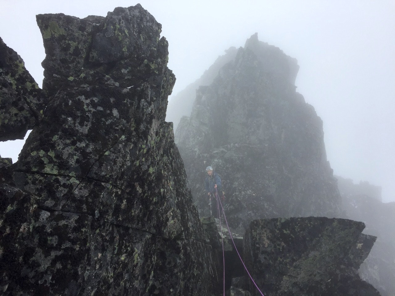 SVIMLENDE INNSIKT: Kjedelig på bygda? Den må du dra langer ut på landet med. Bygdeblogger Sigurd Rønningen oppsummerer første år i urbant eksil fra nabolaget på Nørdre Soleibotntind (2030 moh). Foto: Sigurd Rønningen SVIMLENDE INNSIKT: Kjedelig på bygda? Den må du dra langer ut på landet med. Bygdeblogger Sigurd Rønningen oppsummerer første år i urbant eksil fra nabolaget på Nørdre Soleibotntind (2030 moh). Foto: Sigurd Rønningen