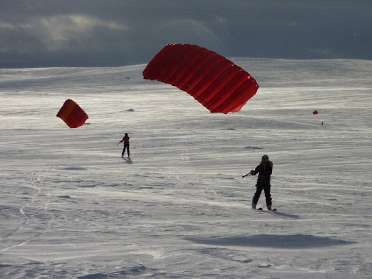 På Finse Expedition kan du blant annet teste skiseiling på Finsevatn. Foto: Finse 1222 På Finse Expedition kan du blant annet teste skiseiling på Finsevatn. Foto: Finse 1222