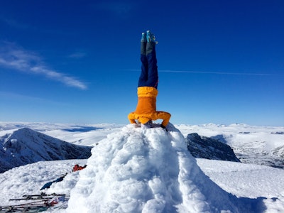 HODESTUPS: Fjellgeit Heidi Lillebråten er så bortskjemt med Jotunheimen at det tok henne 35 år å komme seg på skitur i Rondane. Snakk om starte på toppen! Foto: Sigurd Rønningen 