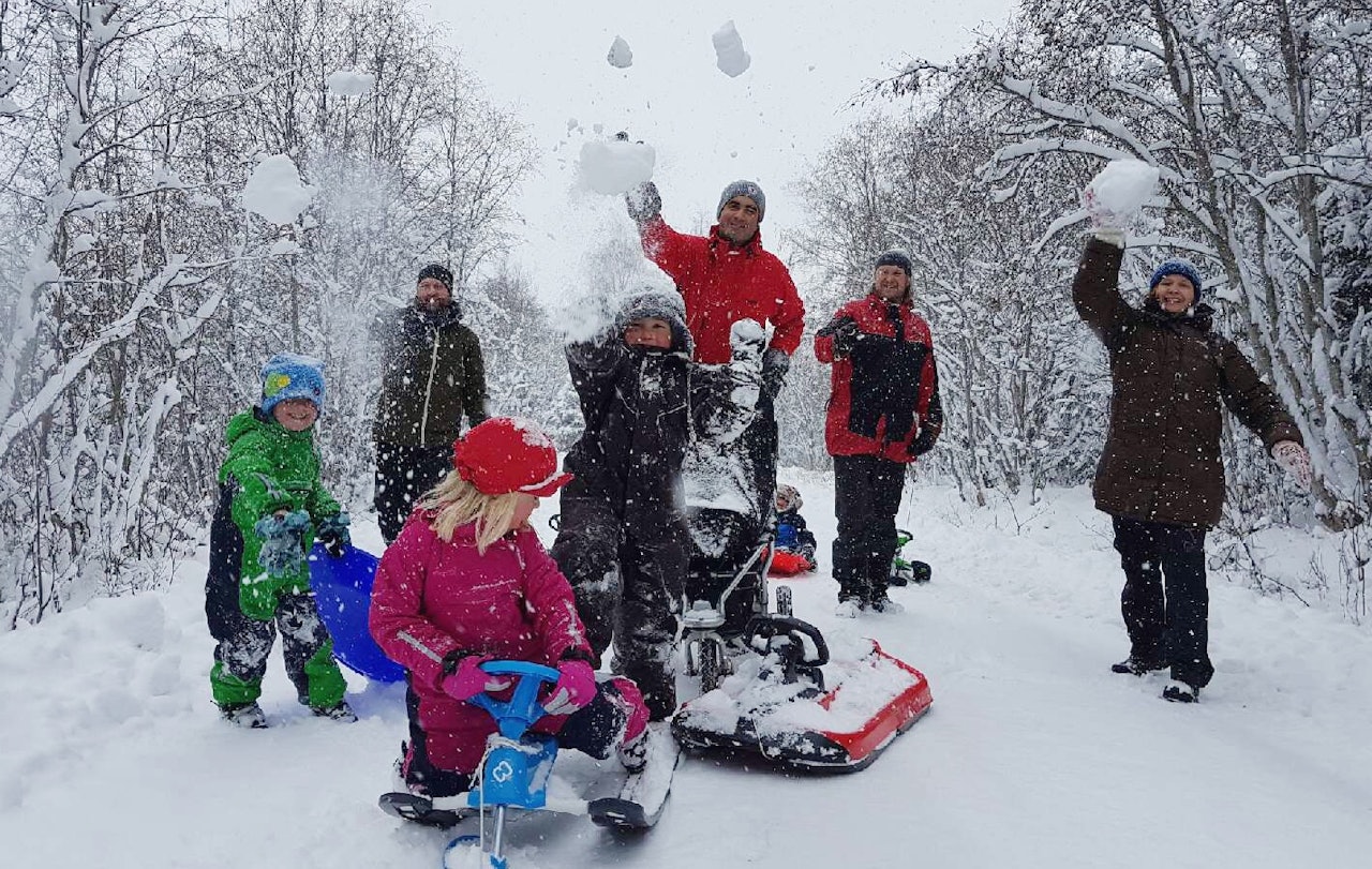 HVITEVARER TIL FOLKET: Fire måneder inn i vårt nye bygdeliv ønsker far seg fatbike, mor toppturski og ungene flere akebrett. Men den beste julegaven har vi allerede fått: God, gammeldags vinter. Foto: Anne Katrin Taagvold HVITEVARER TIL FOLKET: Fire måneder inn i vårt nye bygdeliv ønsker far seg fatbike, mor toppturski og ungene flere akebrett. Men den beste julegaven har vi allerede fått: God, gammeldags vinter. Foto: Anne Katrin Taagvold