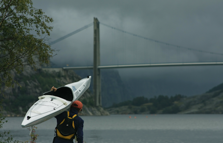 Turen starter med kajakkpadling inn Lysefjorden! Foto: Marius Strøm