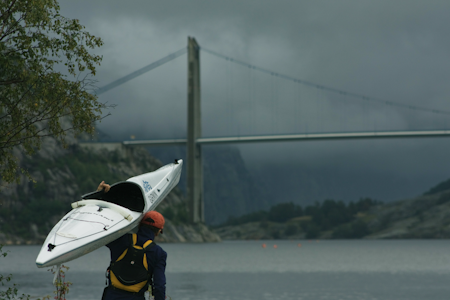 Turen starter med kajakkpadling inn Lysefjorden! Foto: Marius Strøm