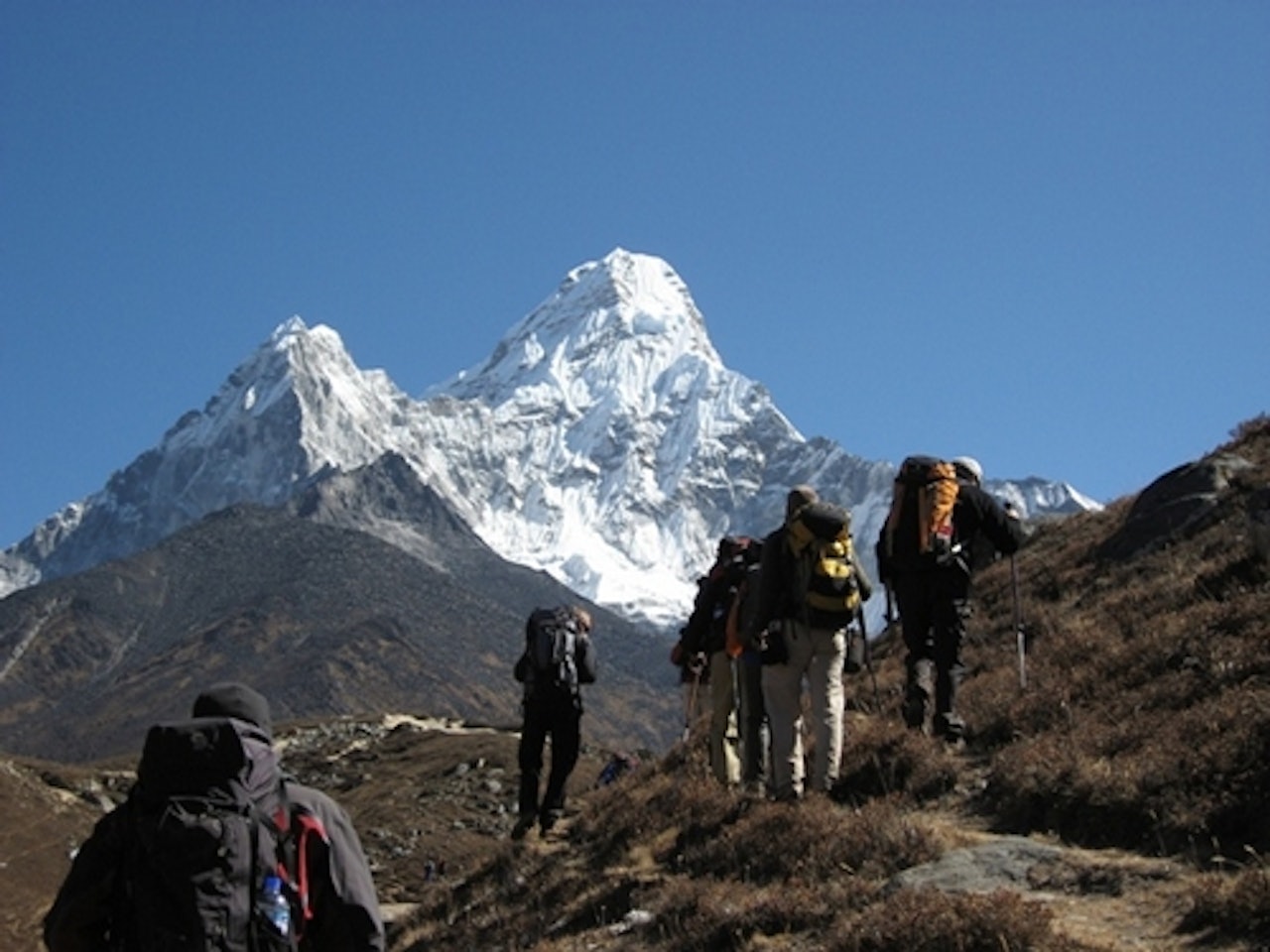 På vei mot Ama Dablam i Nepal. Foto: Haavard Gjerdset / Hvitserk På vei mot Ama Dablam i Nepal. Foto: Haavard Gjerdset / Hvitserk