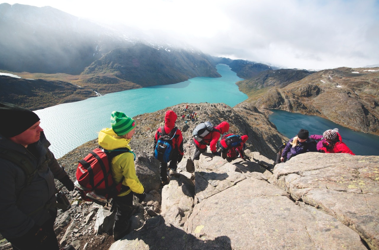 Turprogrammet har både tur over Beseggen i form av morgenjogg og i roligere variant. Foto: Peder Aaserud Eikeland Turprogrammet har både tur over Beseggen i form av morgenjogg og i roligere variant. Foto: Peder Aaserud Eikeland