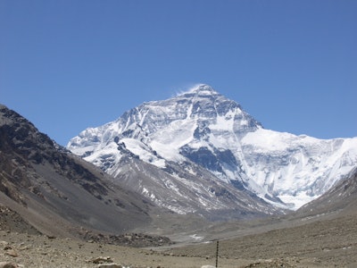 Mange drømmer om å stå på toppen av Mount Everest. Foto: Neal Short