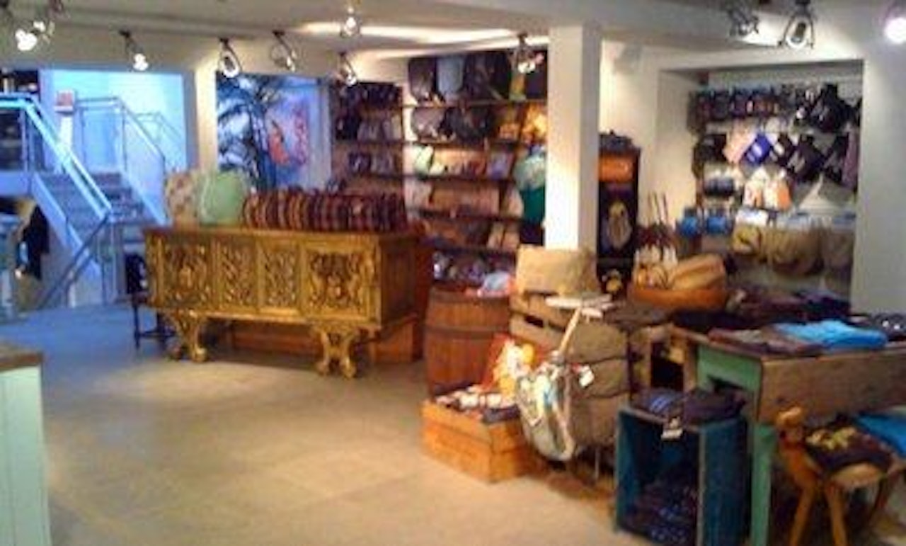 Chillout er en cafe, bokhandel og utstyrsbutikk.  Chillout er en cafe, bokhandel og utstyrsbutikk.