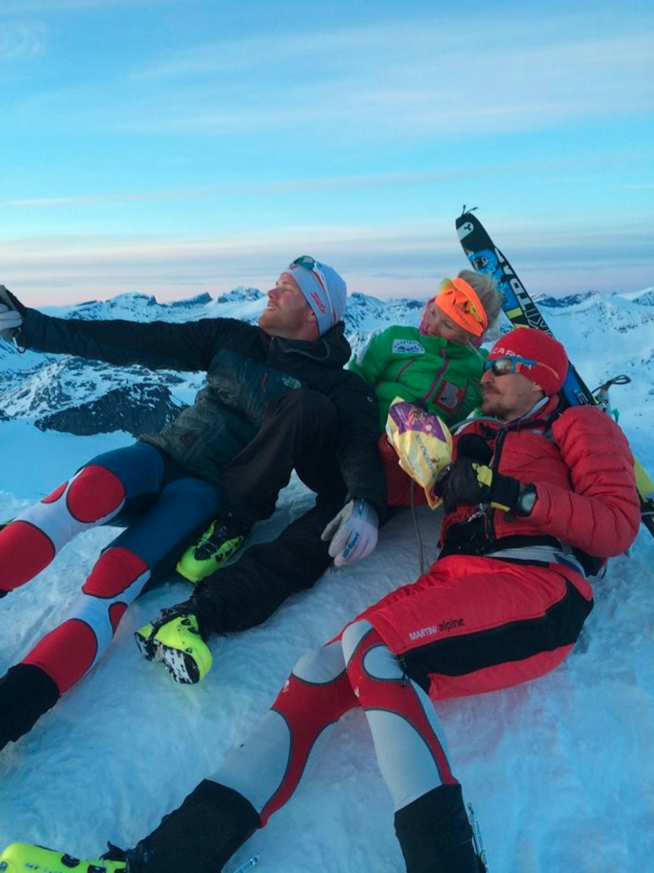 Det var ein ubeskrivelig følelse å setje/legge seg ned på toppen av Storebjørn 2222 moh.