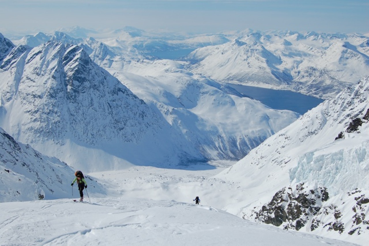 På vei opp mot Jikkevarri i Lyngsalpene. Foto: Heidi Berg På vei opp mot Jikkevarri i Lyngsalpene. Foto: Heidi Berg