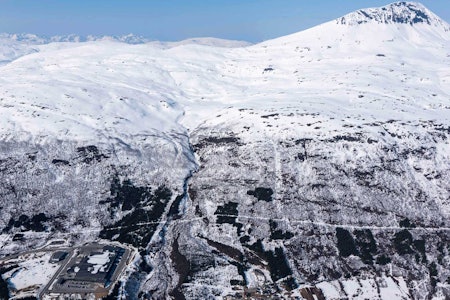 Tromsdalstinden fotografert fra sør. Foto: Jan R. Olsen. / Trygge toppturer.